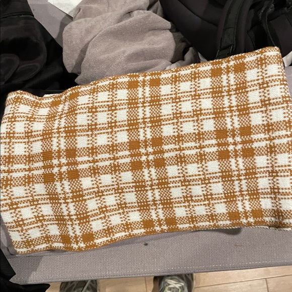 Timberland Cream and Tan Knit Scarf - Picture 3 of 5